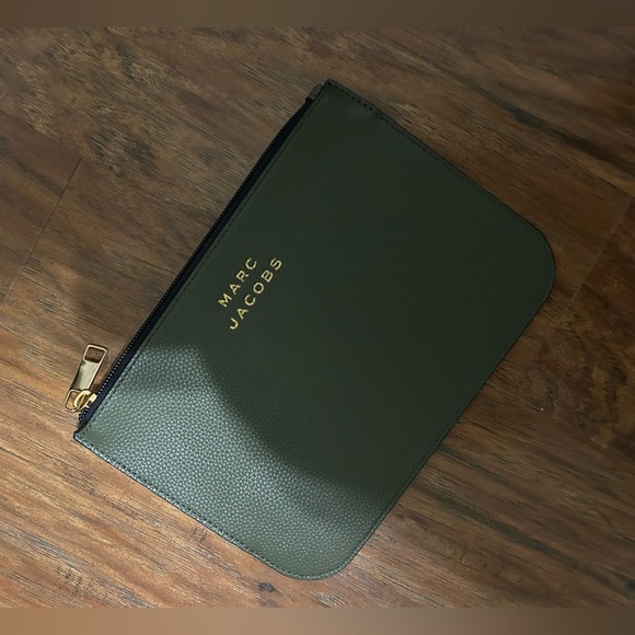 Marc Jacobs Olive Green Top Zip Clutch With Logo Clean Inside Like New - Picture 2 of 9